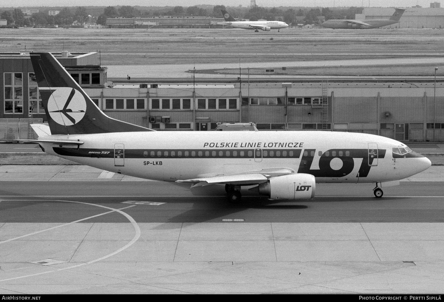 Aircraft Photo of SP-LKB | Boeing 737-55D | LOT Polish Airlines - Polskie Linie Lotnicze | AirHistory.net #143930