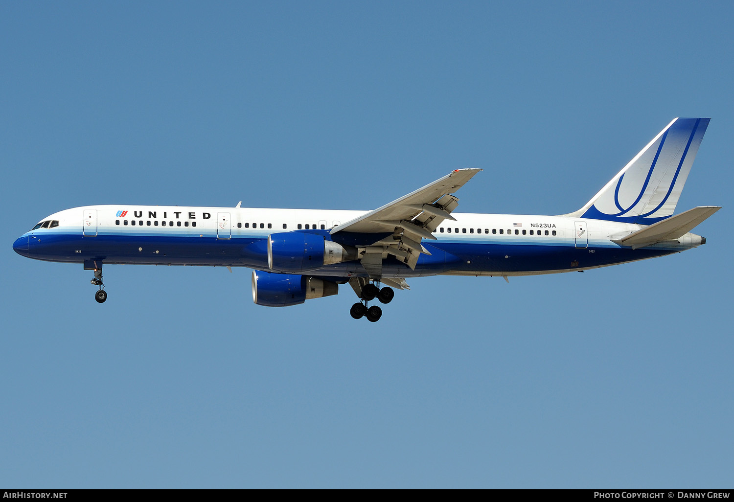 Aircraft Photo of N523UA | Boeing 757-222 | United Airlines | AirHistory.net #144394