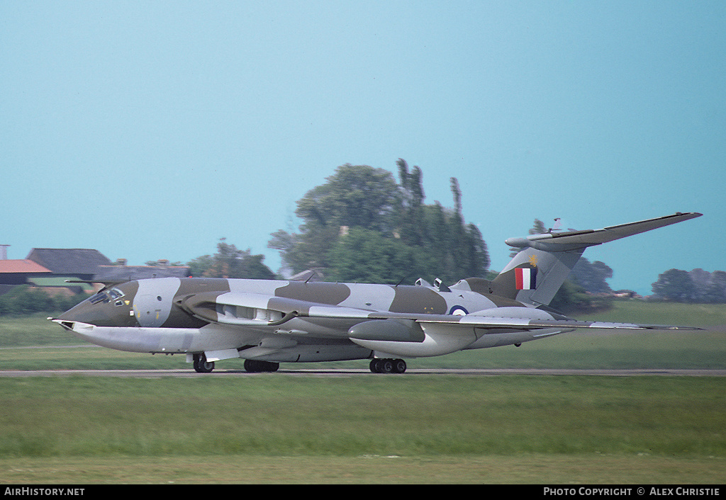 Aircraft Photo of XM717 | Handley Page HP-80 Victor B2 | UK - Air Force | AirHistory.net #144463