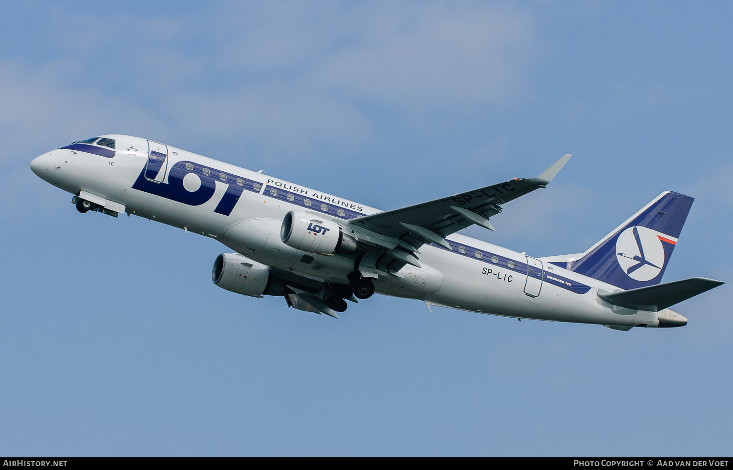 Aircraft Photo of SP-LIC | Embraer 175LR (ERJ-170-200LR) | LOT Polish Airlines - Polskie Linie Lotnicze | AirHistory.net #144528