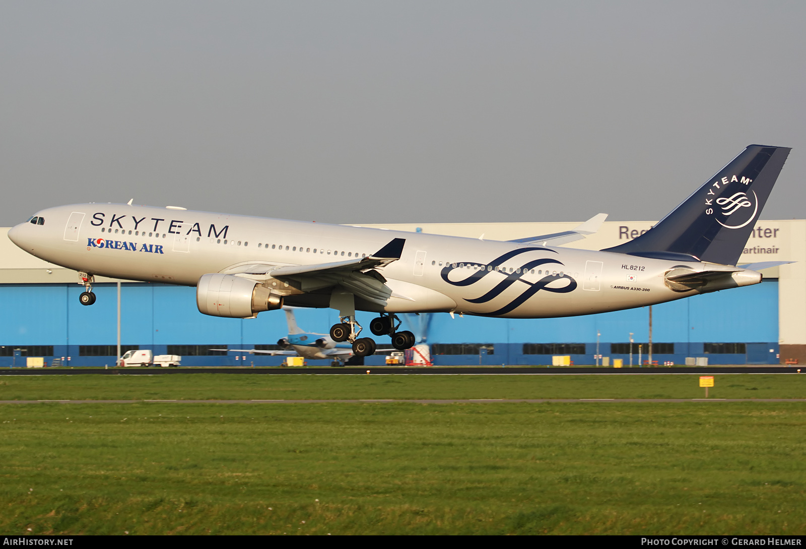 Aircraft Photo of HL8212 | Airbus A330-223 | Korean Air | AirHistory.net #144705