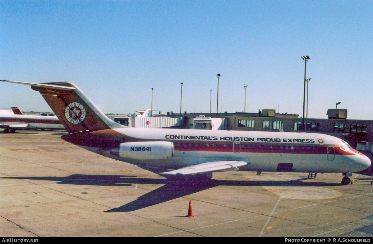 Aircraft Photo of N38641 | McDonnell Douglas DC-9-14 | Continental's Houston Proud Express | AirHistory.net #144710