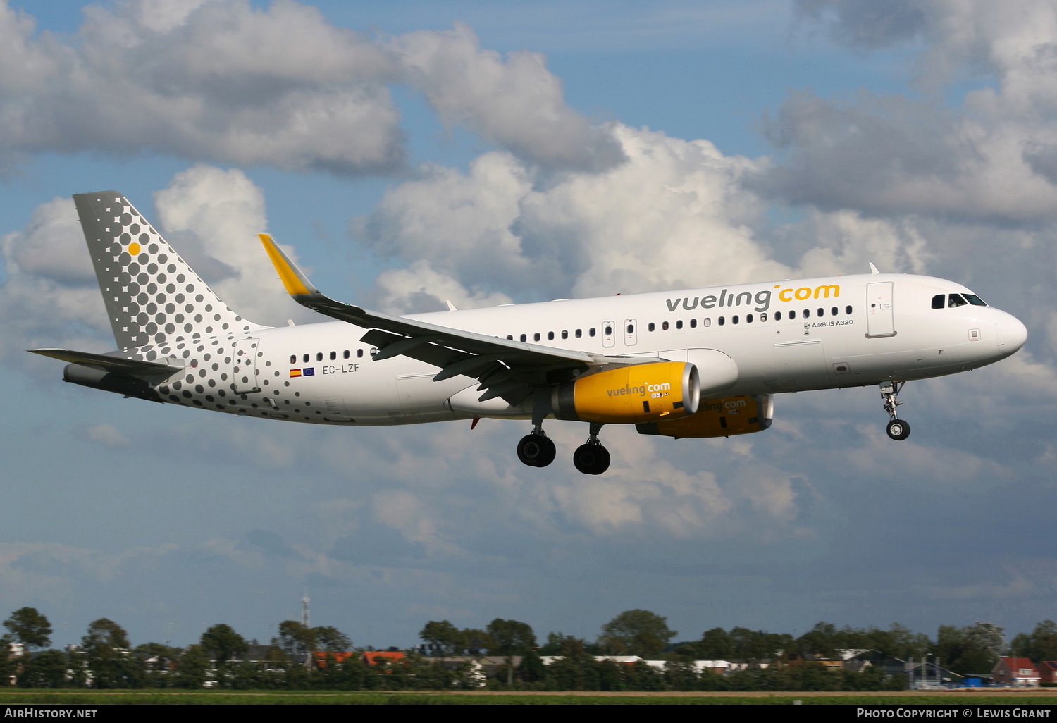 Aircraft Photo of EC-LZF | Airbus A320-232 | Vueling Airlines | AirHistory.net #144757