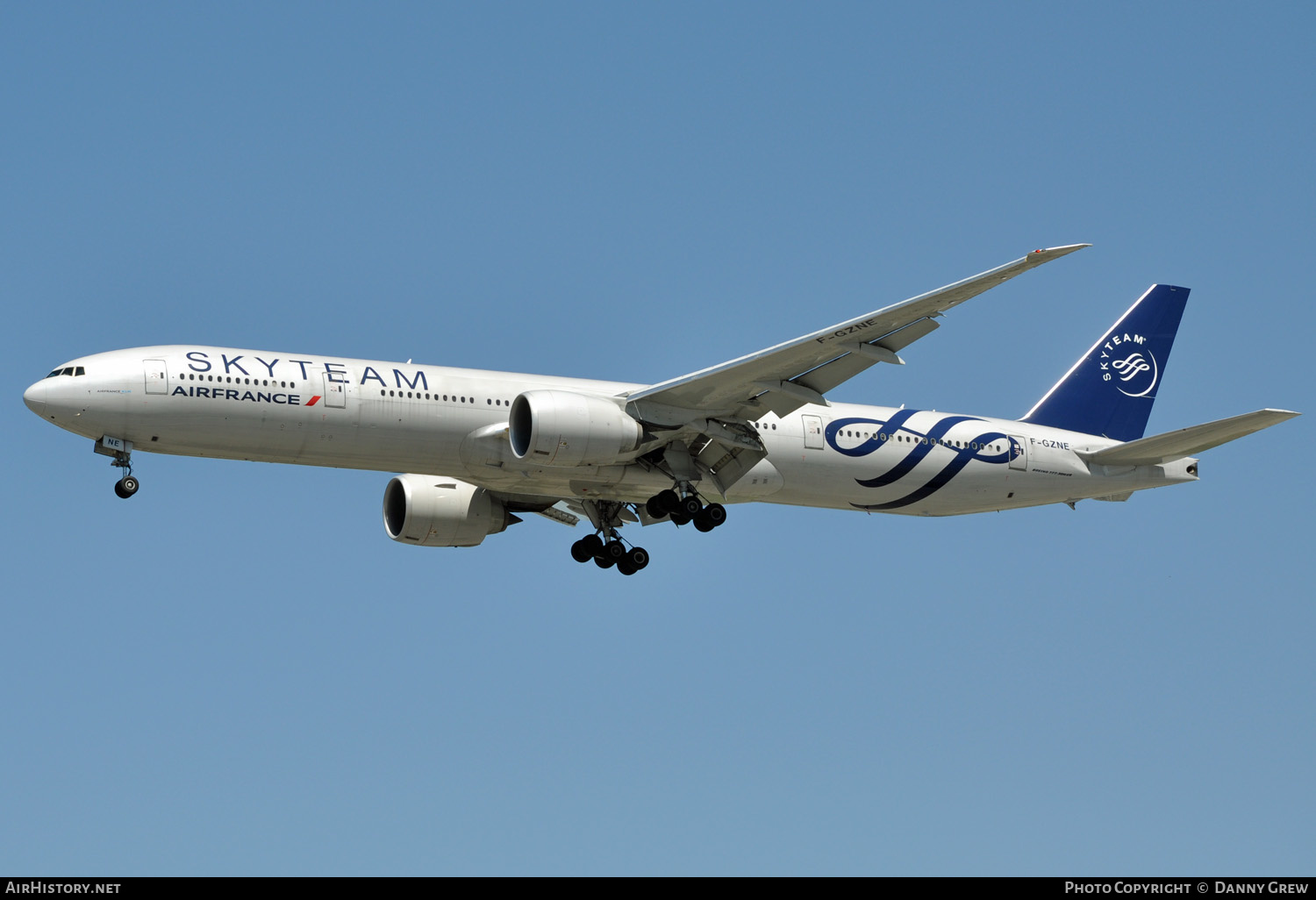 Aircraft Photo of F-GZNE | Boeing 777-328/ER | Air France | AirHistory.net #145010