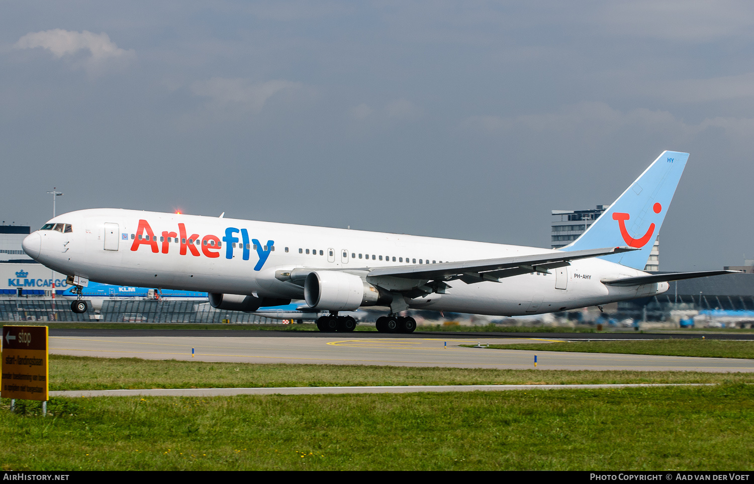 Aircraft Photo of PH-AHY | Boeing 767-383/ER | ArkeFly | AirHistory.net #145101