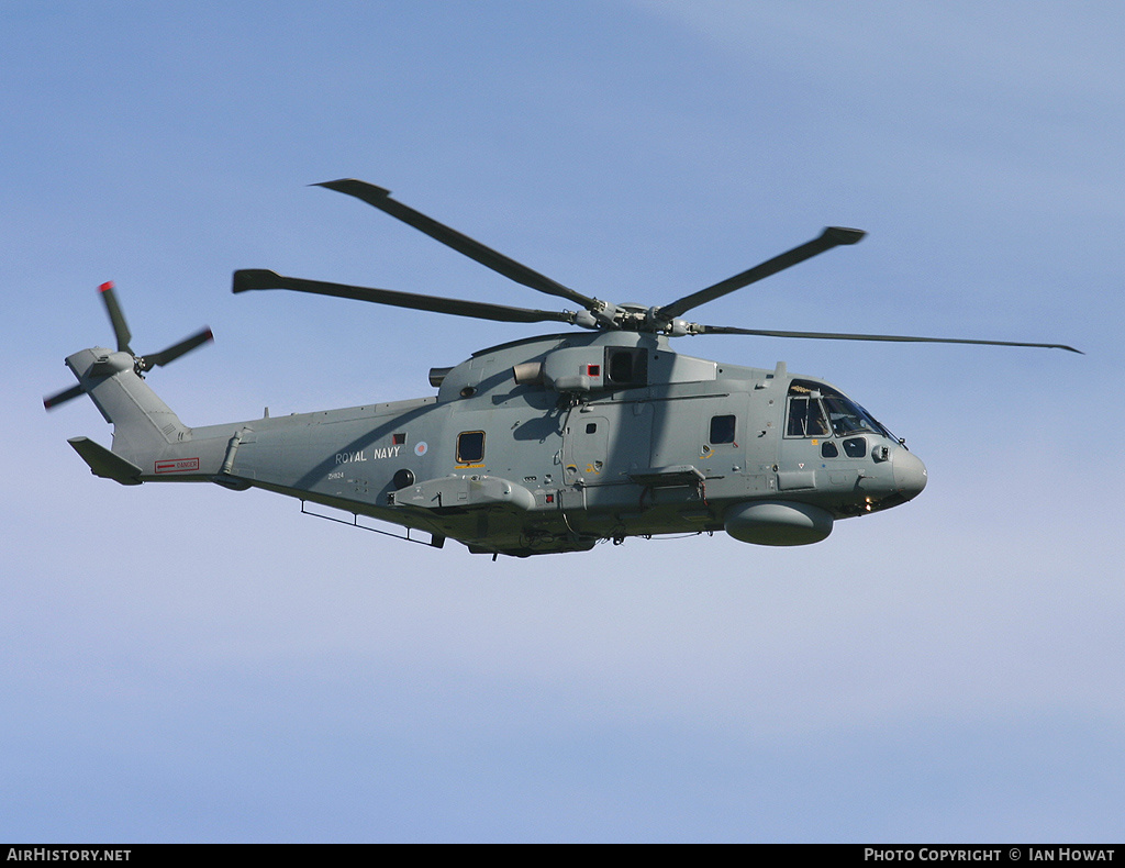 Aircraft Photo of ZH824 | EHI EH101-111 Merlin HM1 | UK - Navy | AirHistory.net #145229