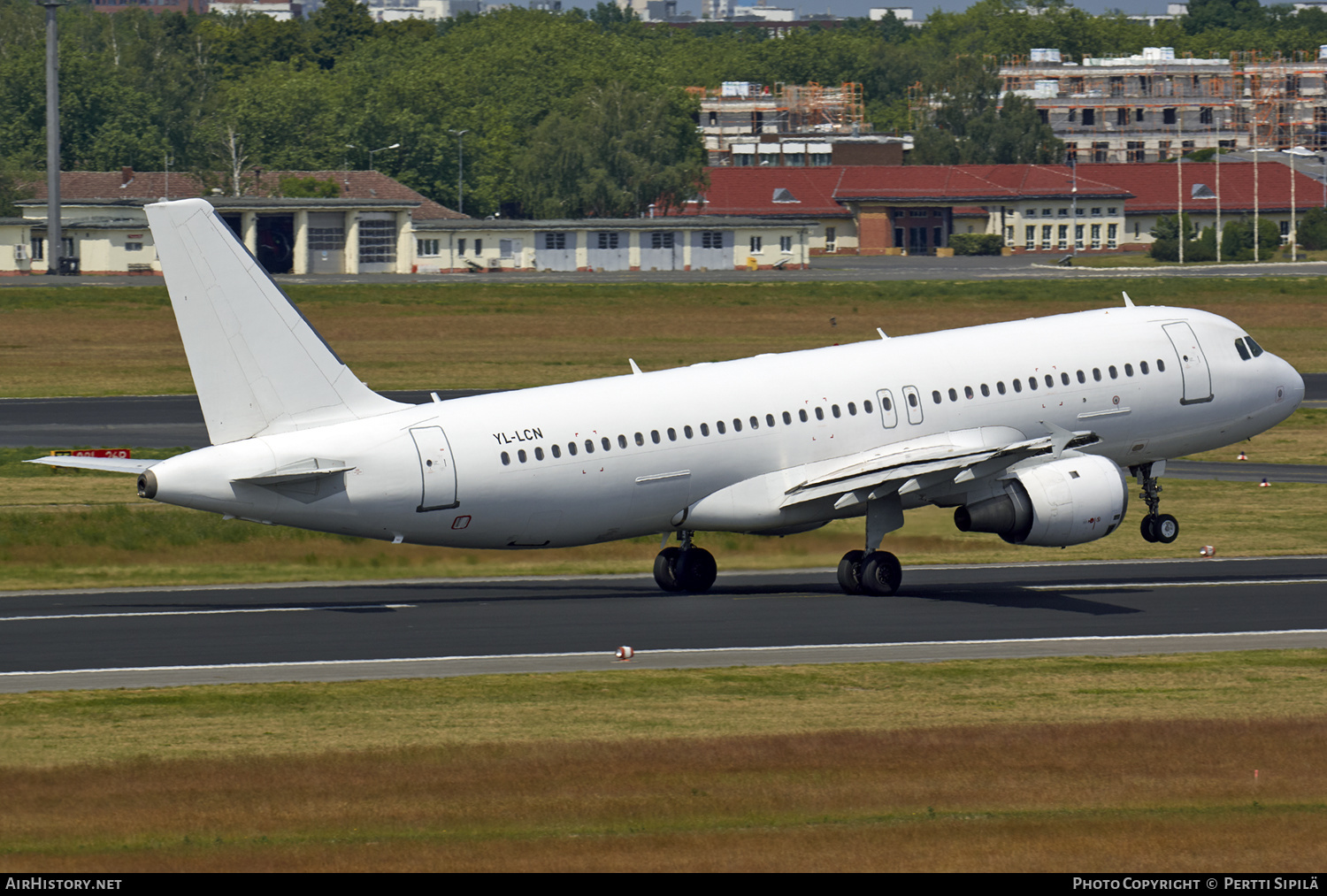 Aircraft Photo of YL-LCN | Airbus A320-211 | AirHistory.net #145524