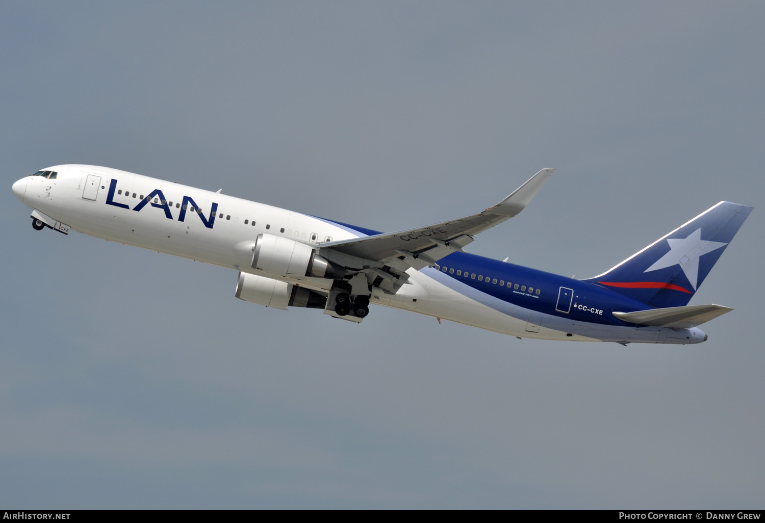 Aircraft Photo of CC-CXE | Boeing 767-316/ER | LAN Airlines - Línea Aérea Nacional | AirHistory.net #145600