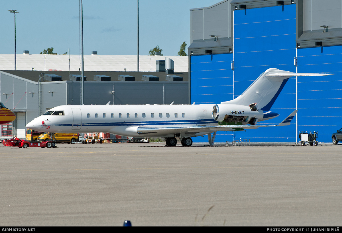 Aircraft Photo of M-GSKY | Bombardier Global Express XRS (BD-700-1A10) | AirHistory.net #145615