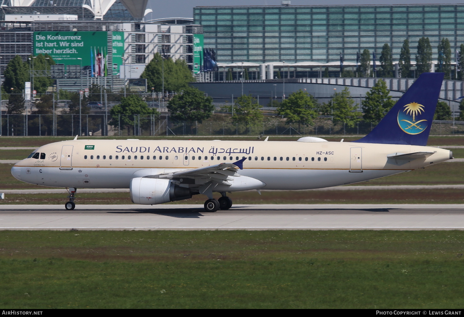 Aircraft Photo of HZ-ASC | Airbus A320-214 | Saudi Arabian Airlines | AirHistory.net #145634
