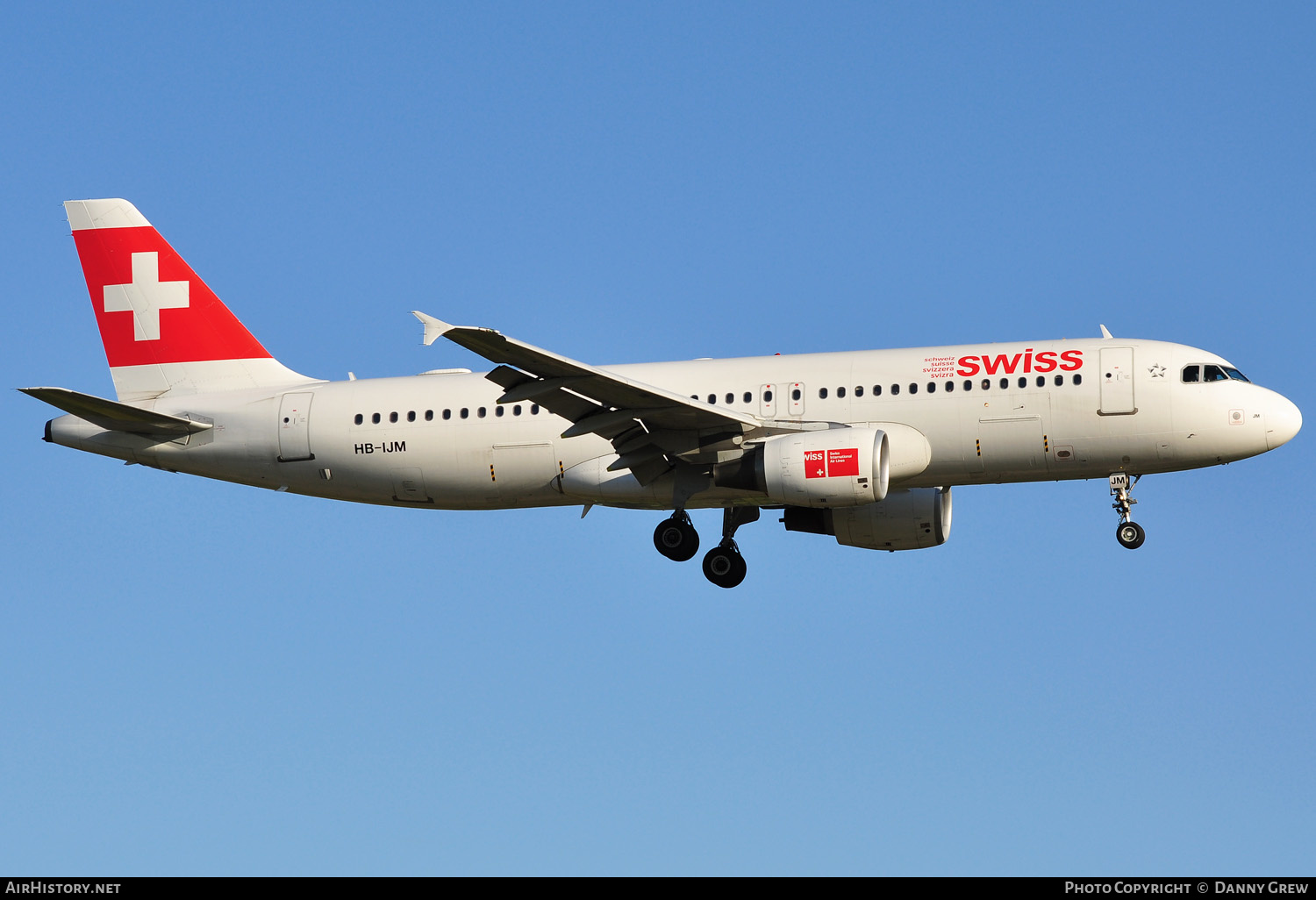 Aircraft Photo of HB-IJM | Airbus A320-214 | Swiss International Air Lines | AirHistory.net #145754