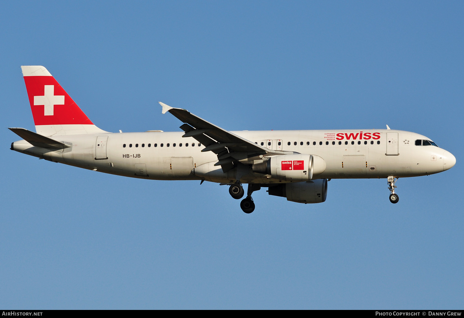 Aircraft Photo of HB-IJB | Airbus A320-214 | Swiss International Air Lines | AirHistory.net #145998