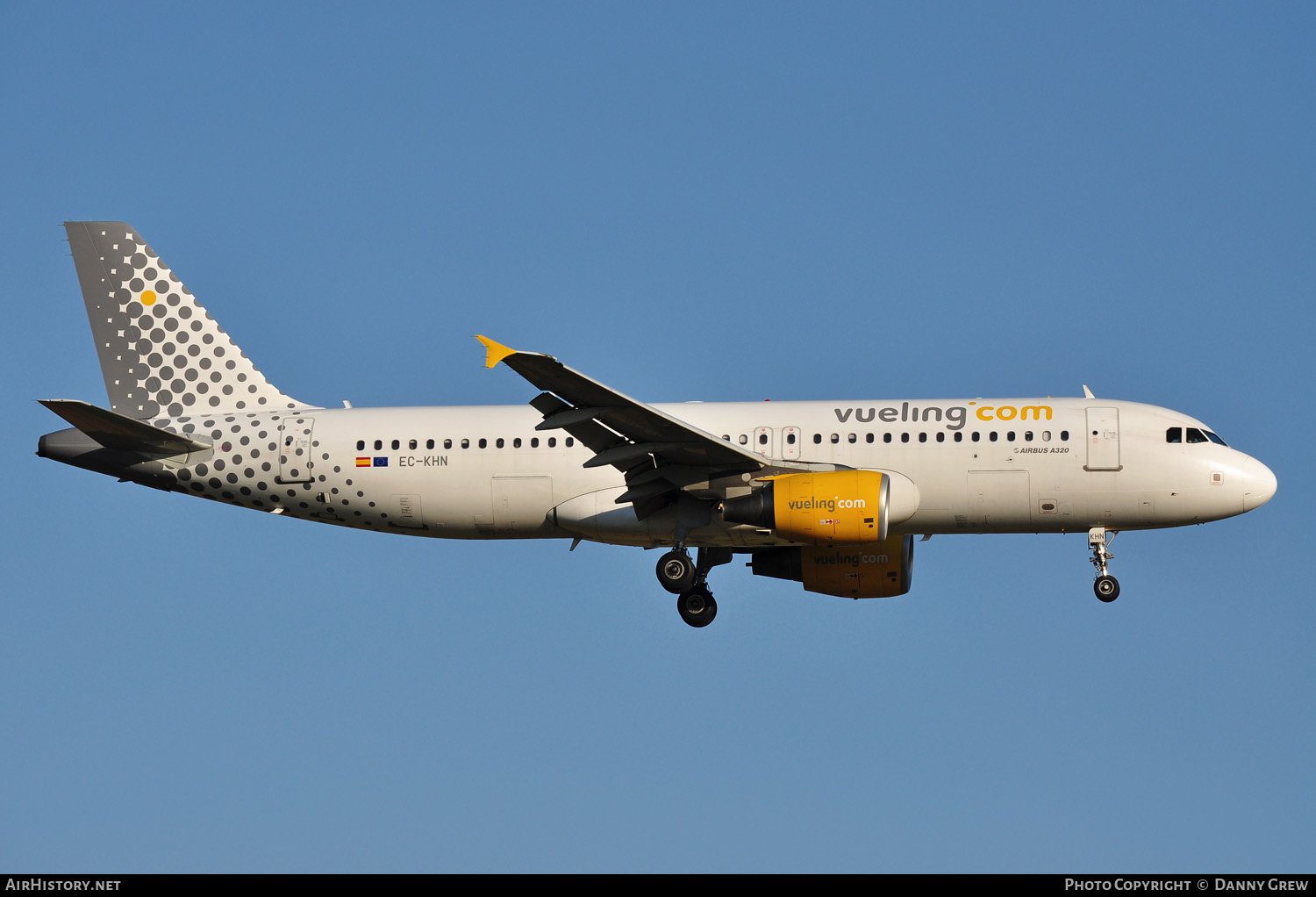 Aircraft Photo of EC-KHN | Airbus A320-216 | Vueling Airlines | AirHistory.net #146008