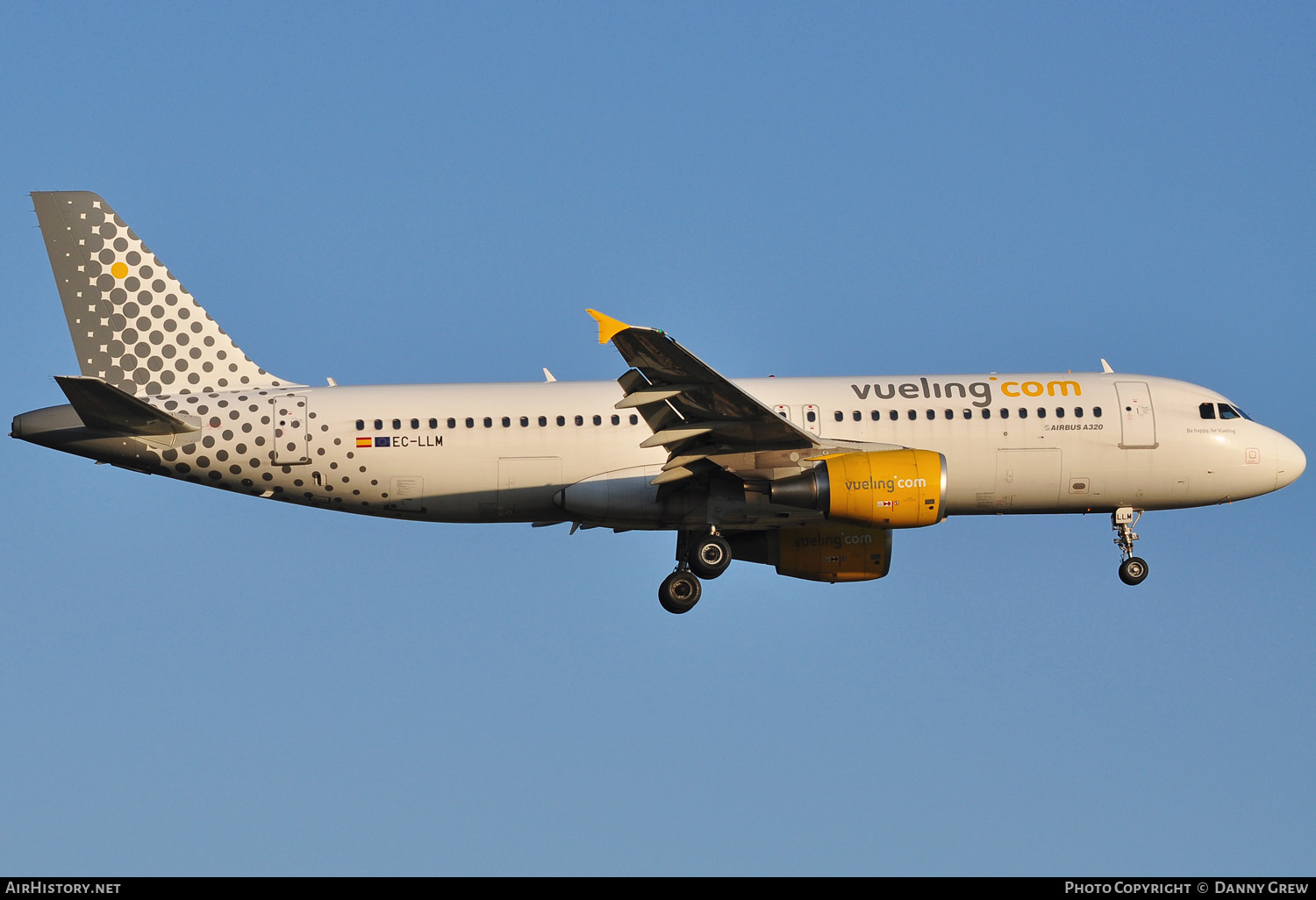 Aircraft Photo of EC-LLM | Airbus A320-214 | Vueling Airlines | AirHistory.net #146012