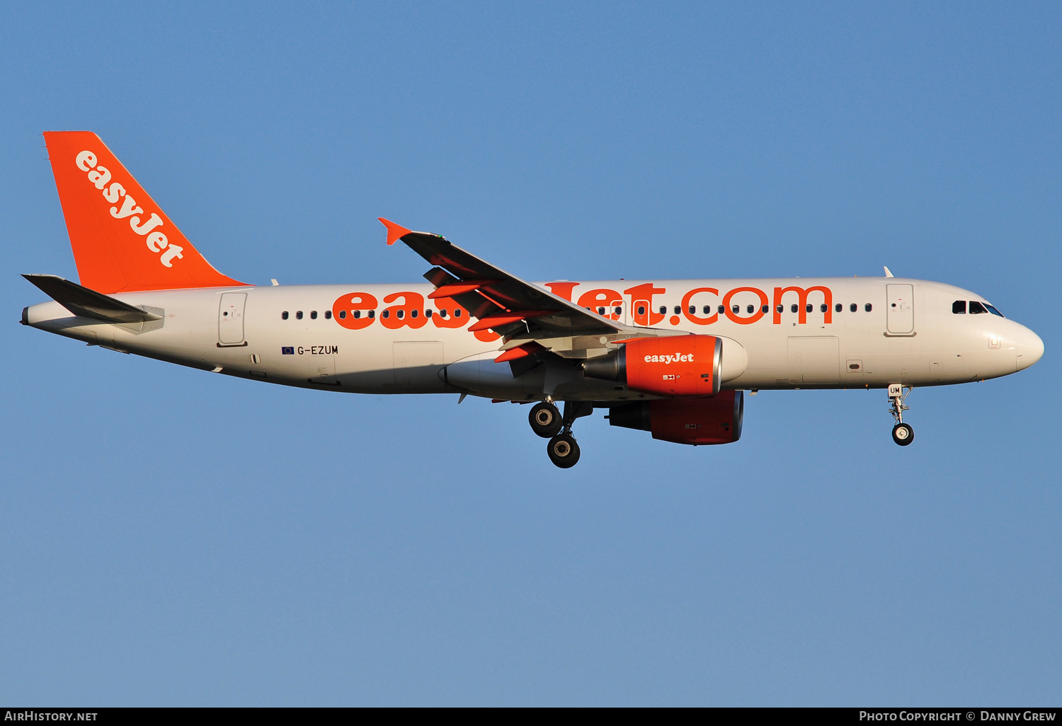 Aircraft Photo of G-EZUM | Airbus A320-214 | EasyJet | AirHistory.net #146021