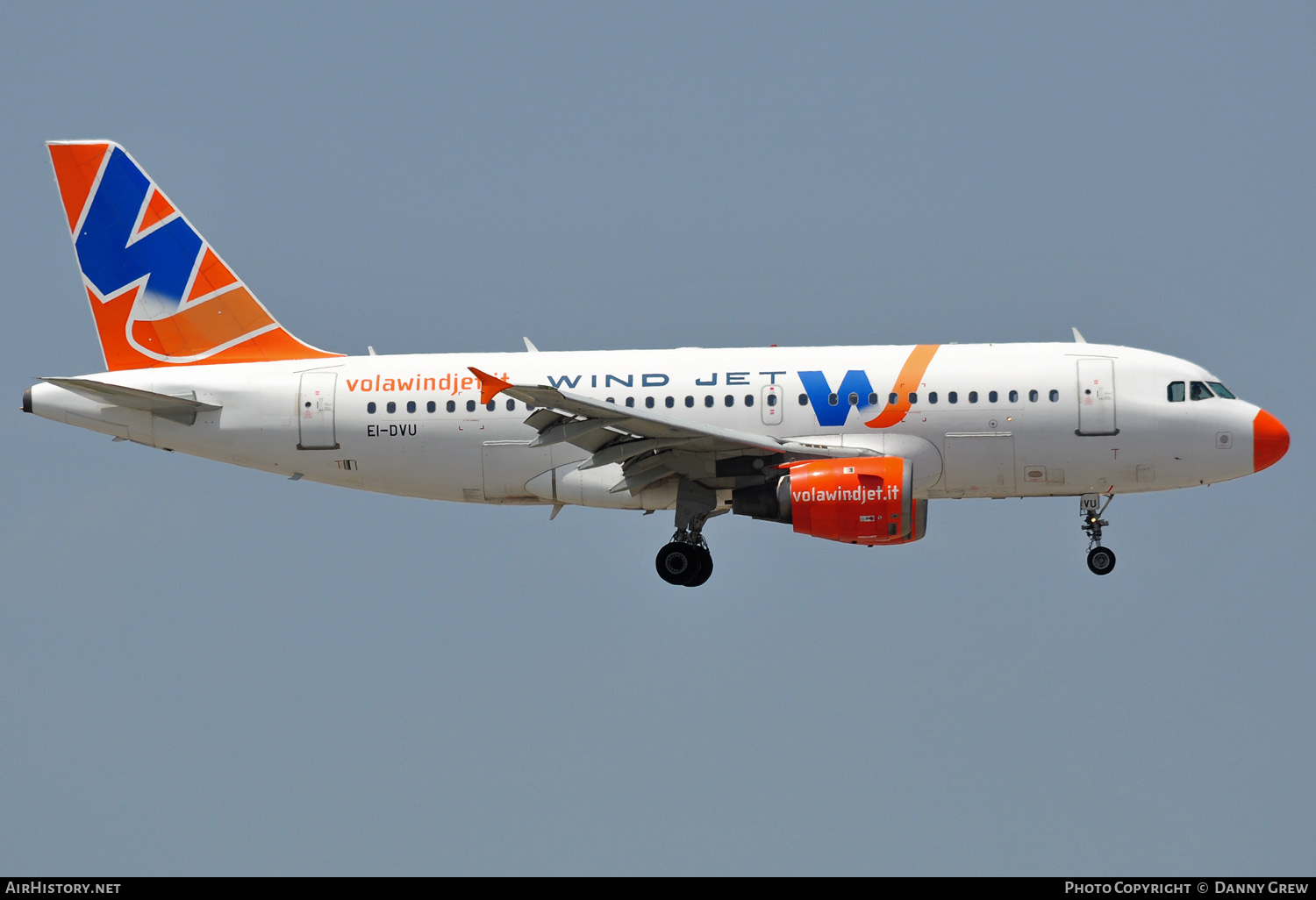 Aircraft Photo of EI-DVU | Airbus A319-113 | Wind Jet | AirHistory.net #146360