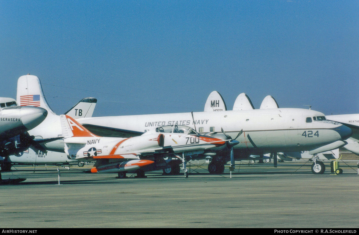 Aircraft Photo of 128424 | Douglas VC-118B Liftmaster | USA - Navy | AirHistory.net #146466