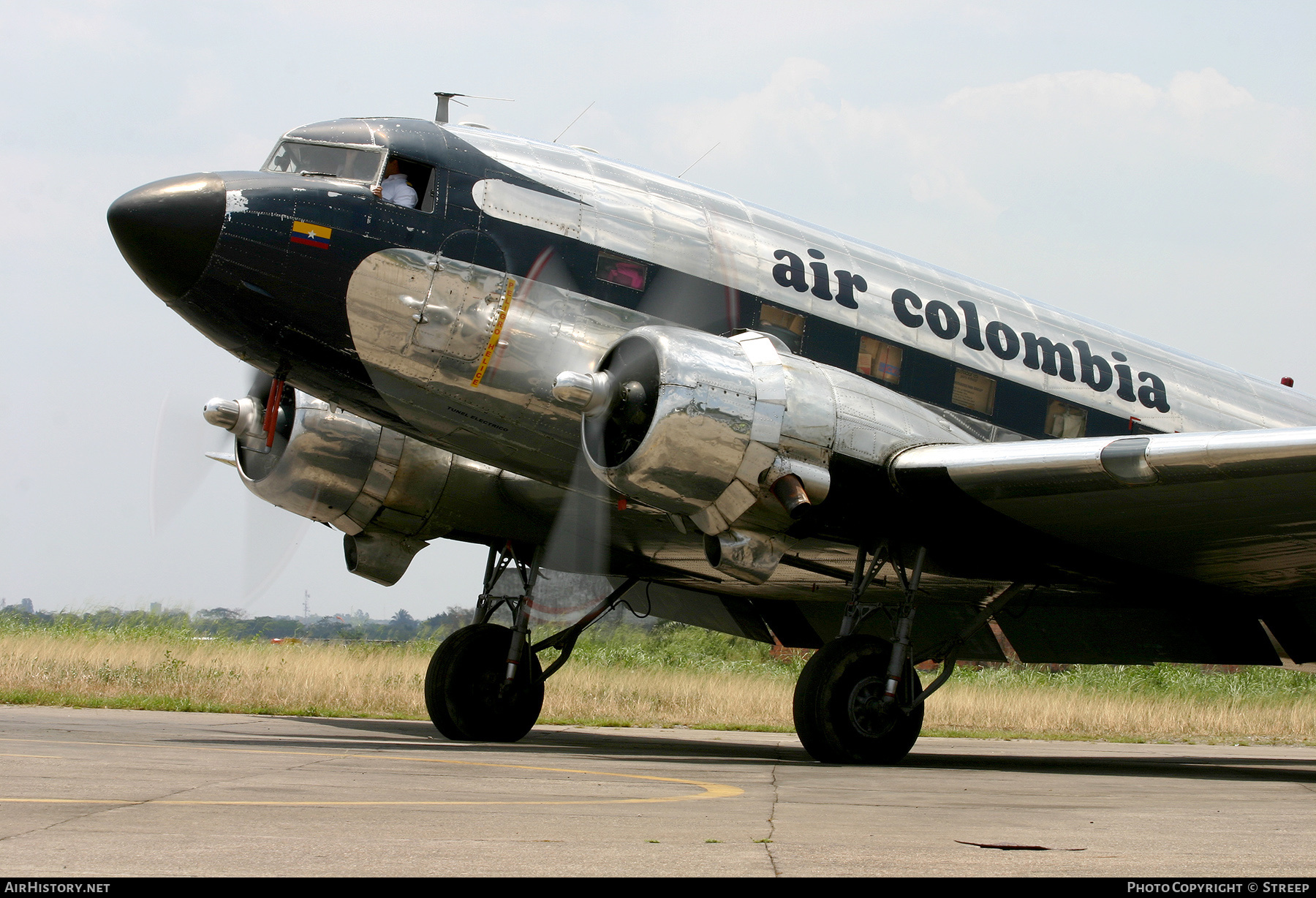 Aircraft Photo of HK-1175 | Douglas C-47A Skytrain | Air Colombia | AirHistory.net #146498