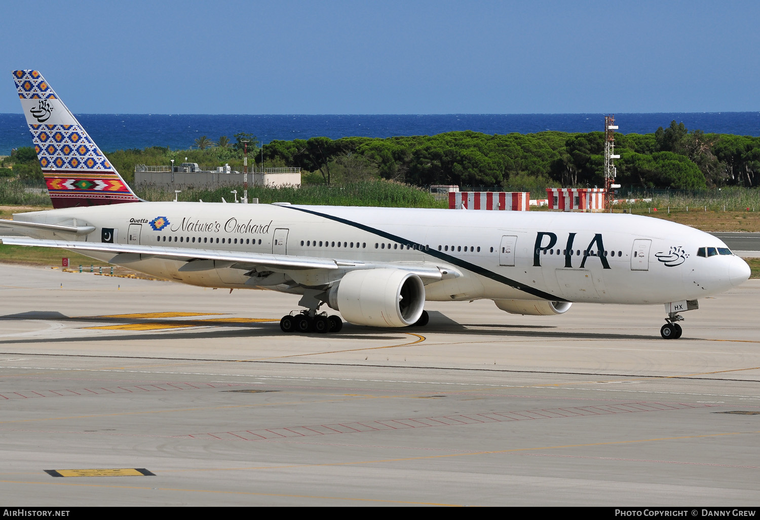 Aircraft Photo of AP-BHX | Boeing 777-240/ER | Pakistan International Airlines - PIA | AirHistory.net #146502