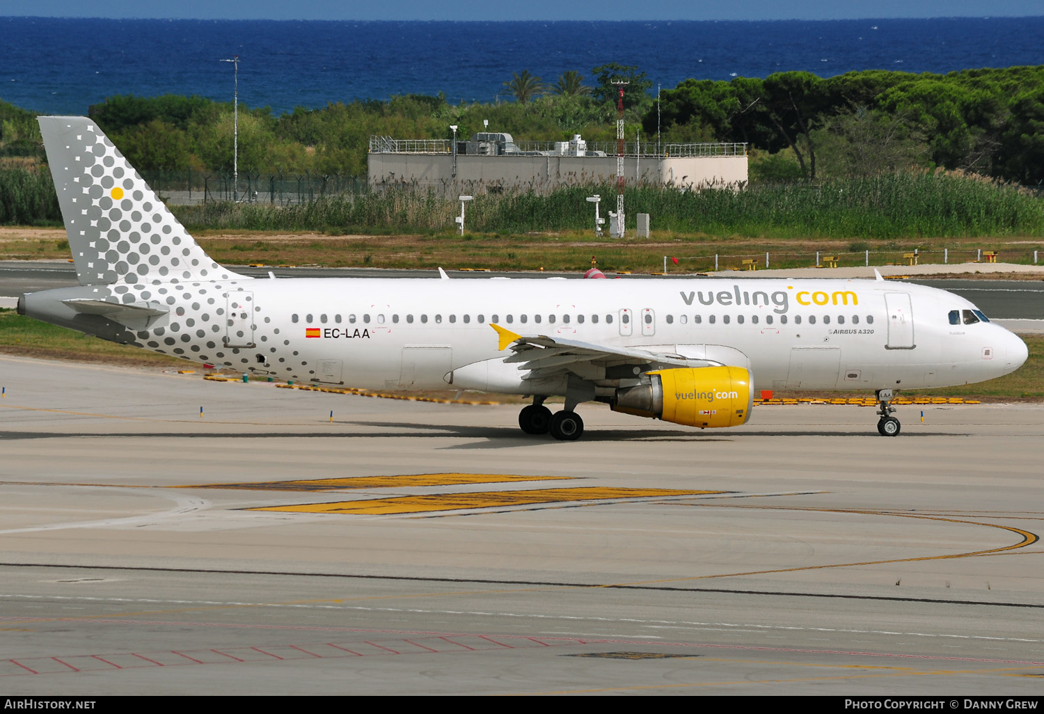 Aircraft Photo of EC-LAA | Airbus A320-214 | Vueling Airlines | AirHistory.net #146507
