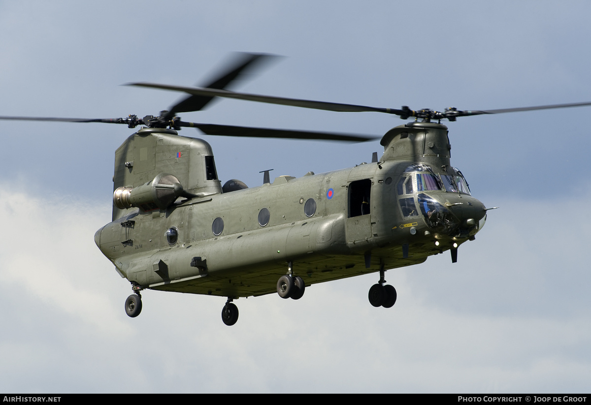 Aircraft Photo of ZA714 | Boeing Chinook HC4 (352) | UK - Air Force | AirHistory.net #146640