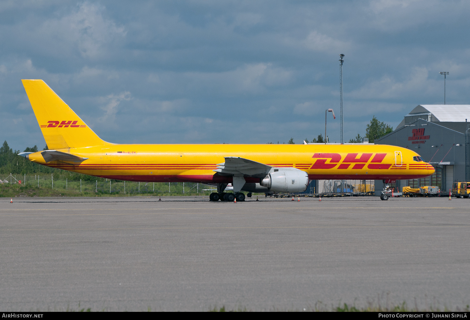 Aircraft Photo of D-ALEK | Boeing 757-236/SF | DHL International | AirHistory.net #146669