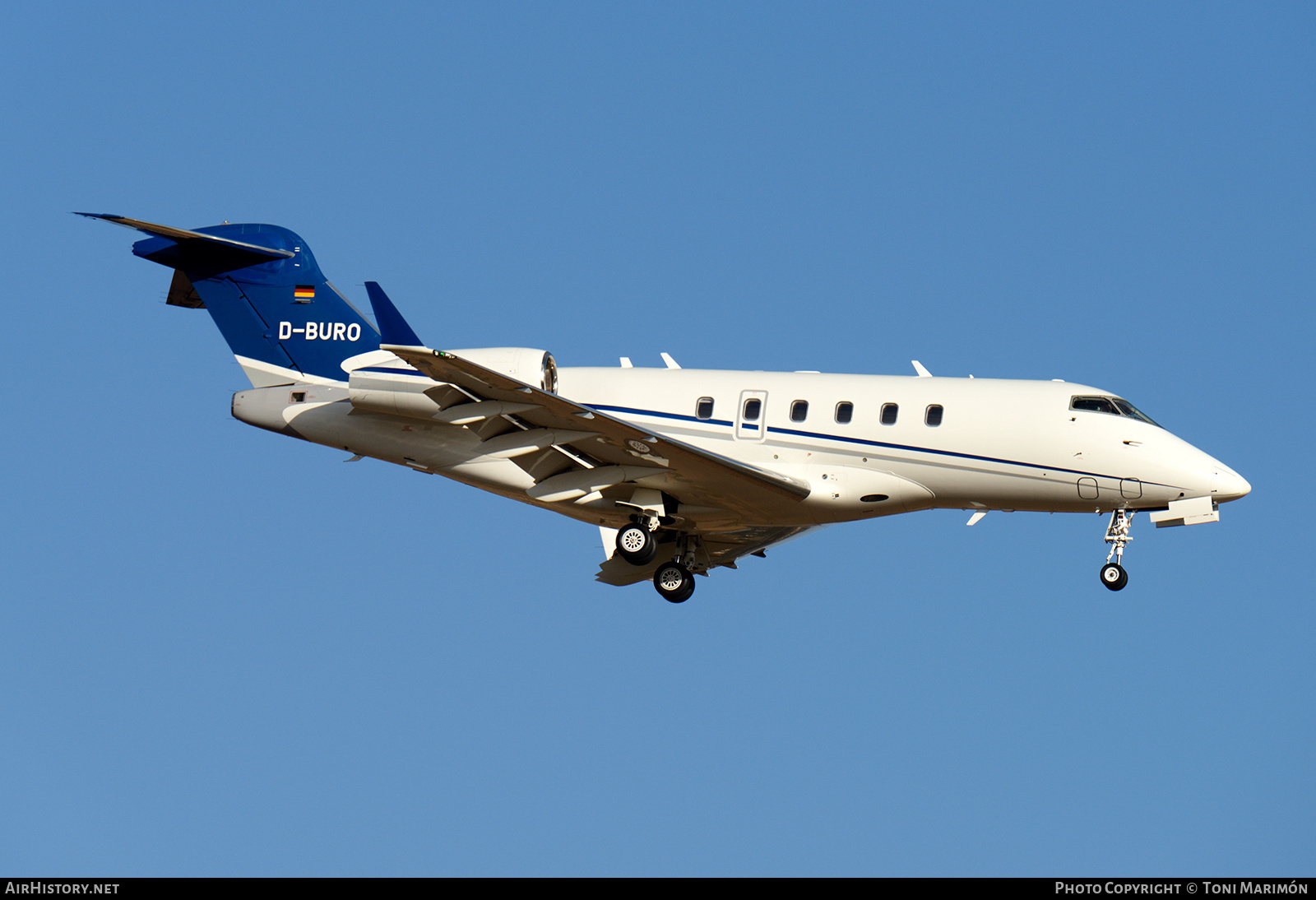 Aircraft Photo of D-BURO | Bombardier Challenger 300 (BD-100-1A10) | AirHistory.net #147145