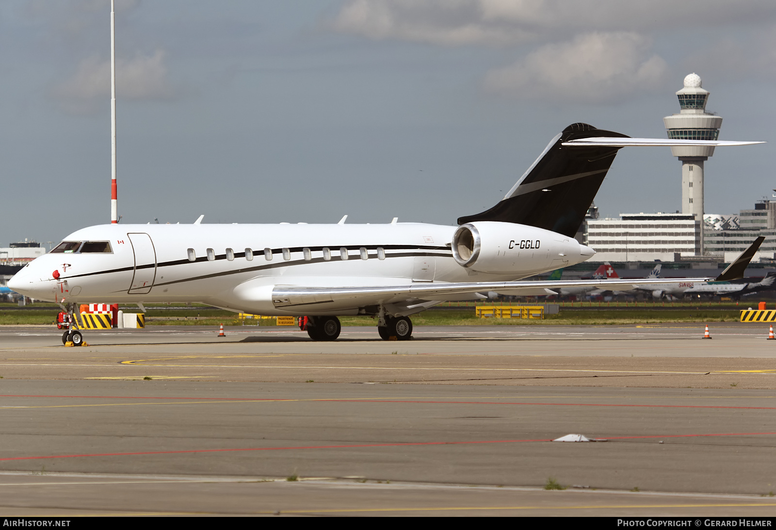Aircraft Photo of C-GGLO | Bombardier Global 5000 (BD-700-1A11) | Skyservice Business Aviation | AirHistory.net #147163