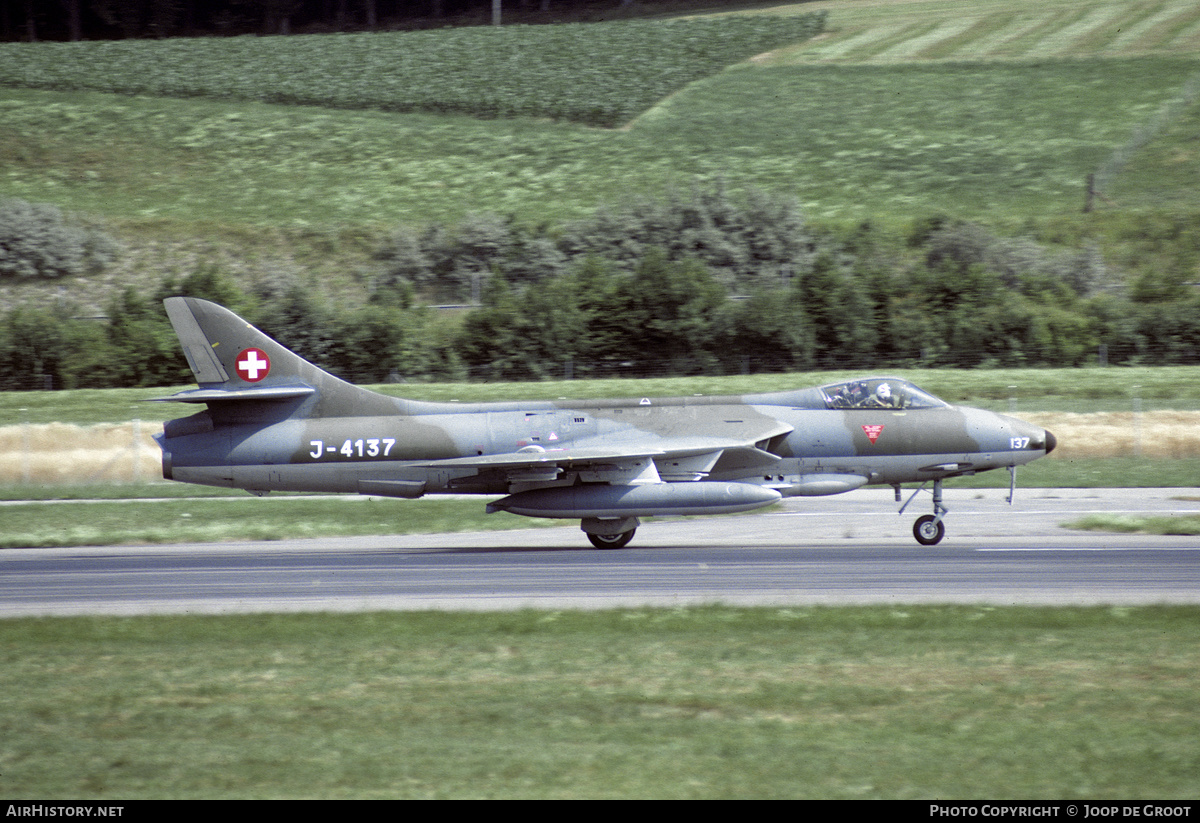 Aircraft Photo of J-4137 | Hawker Hunter F58A | Switzerland - Air Force | AirHistory.net #147318