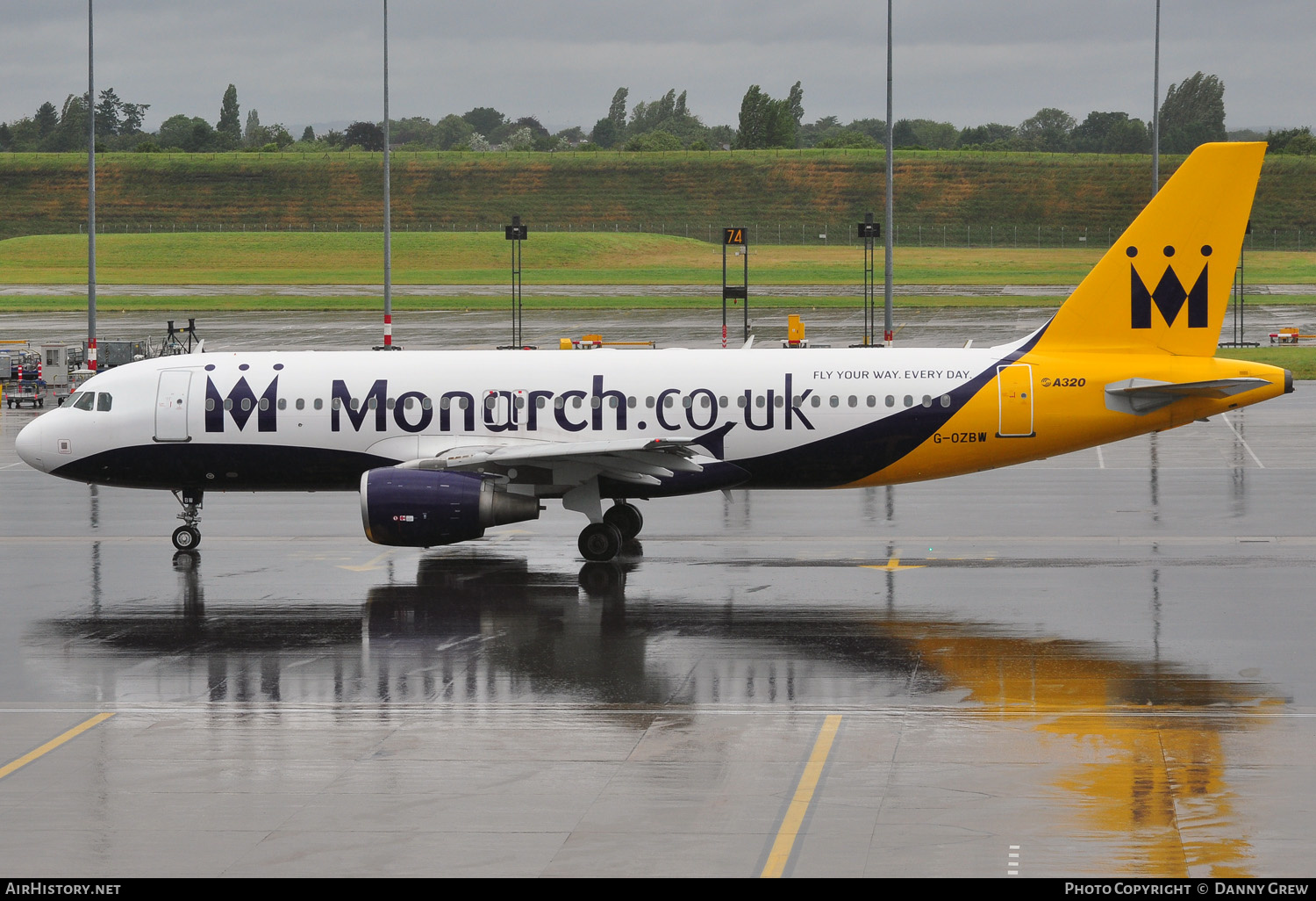 Aircraft Photo of G-OZBW | Airbus A320-214 | Monarch Airlines | AirHistory.net #147547