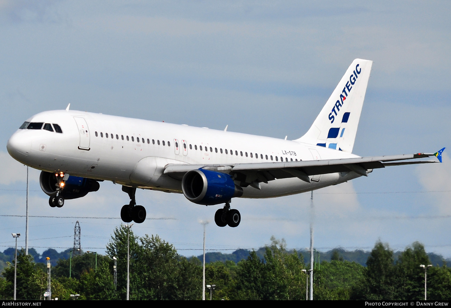 Aircraft Photo of LX-STB | Airbus A320-212 | Strategic Airlines | AirHistory.net #147555