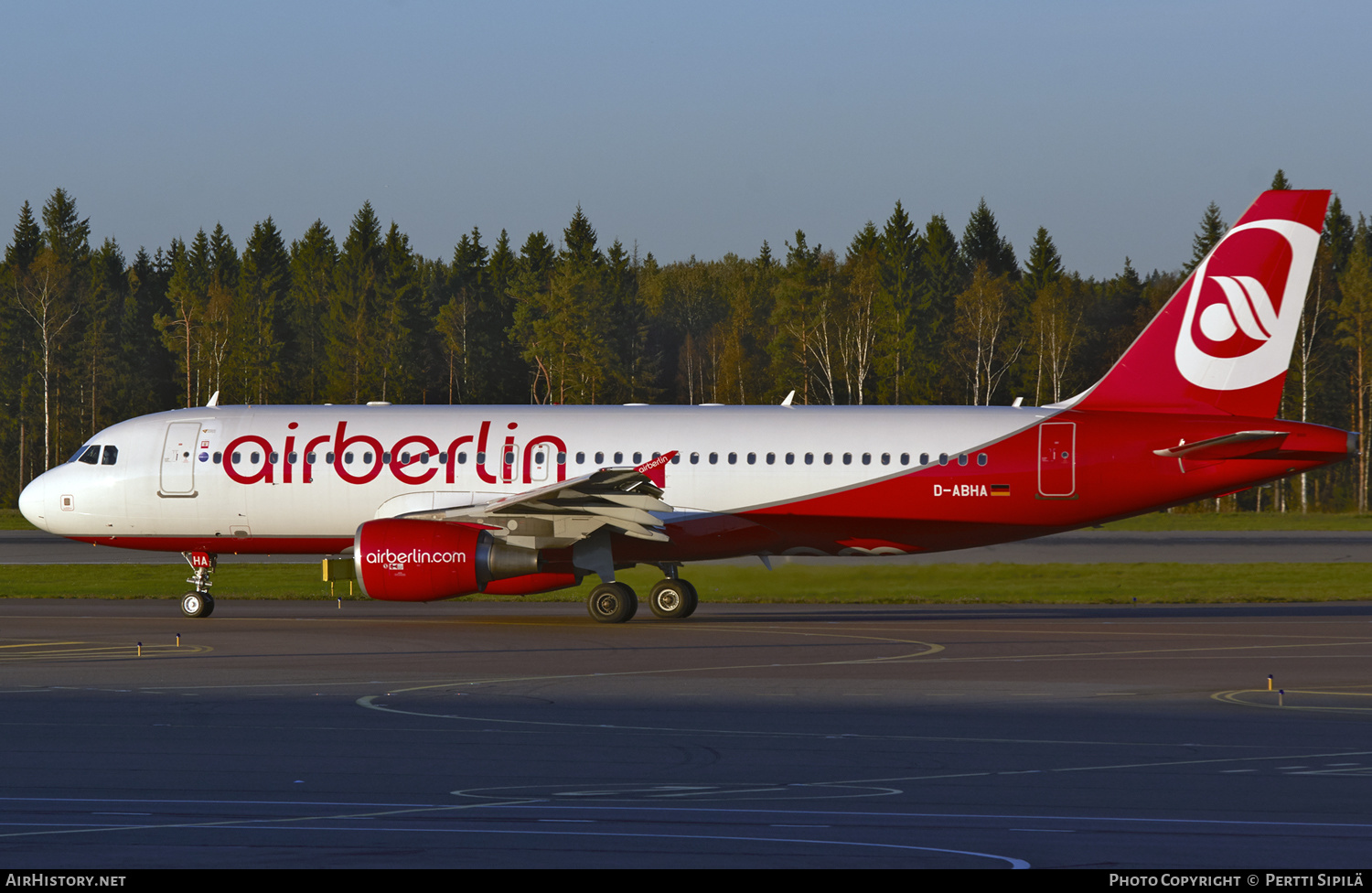 Aircraft Photo of D-ABHA | Airbus A320-214 | Air Berlin | AirHistory.net #147660