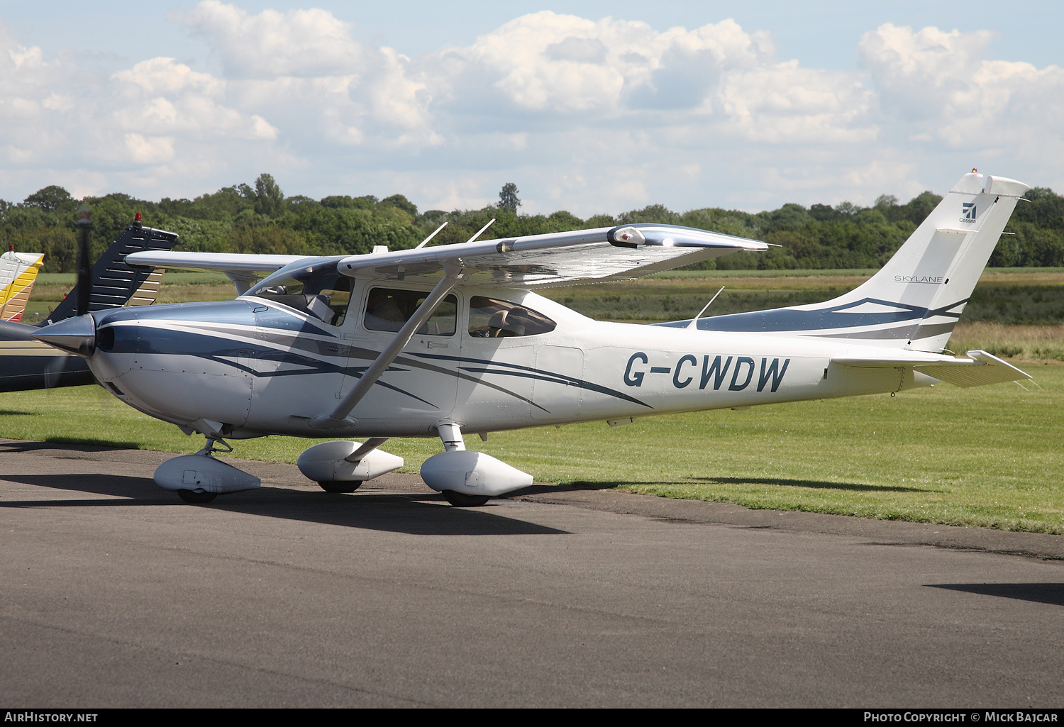 Aircraft Photo of G-CWDW | Cessna 182T Skylane | AirHistory.net #147900