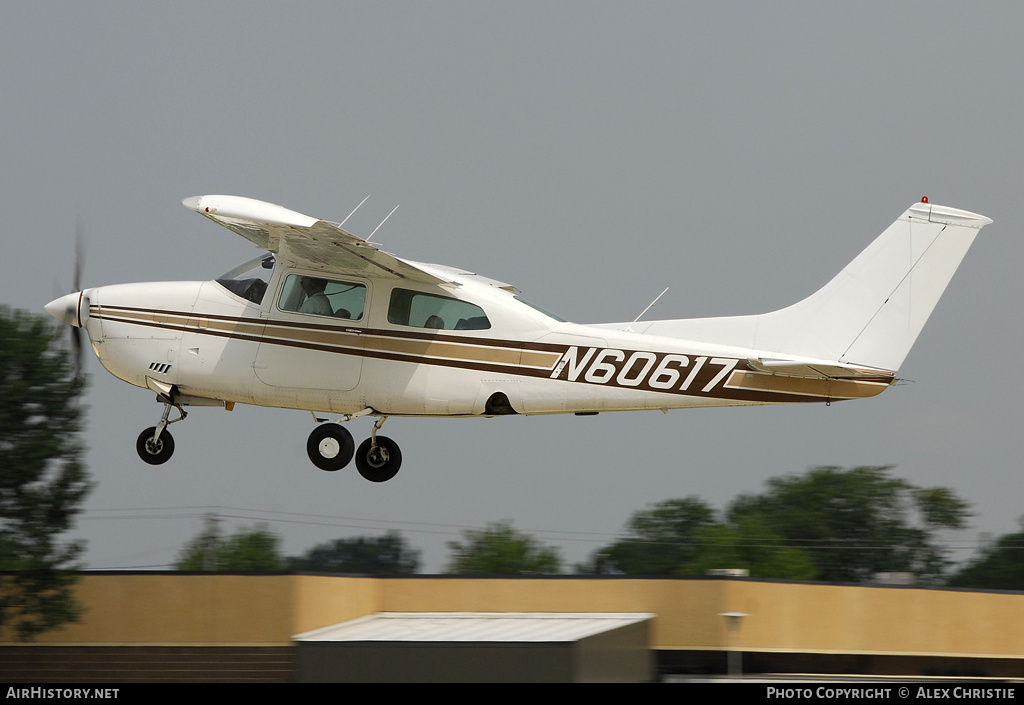 Aircraft Photo of N60617 | Cessna 210L Centurion | AirHistory.net #148046