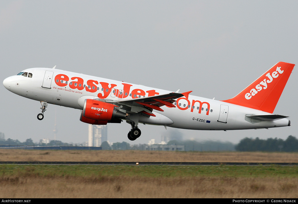 Aircraft Photo of G-EZDC | Airbus A319-111 | EasyJet | AirHistory.net #148080