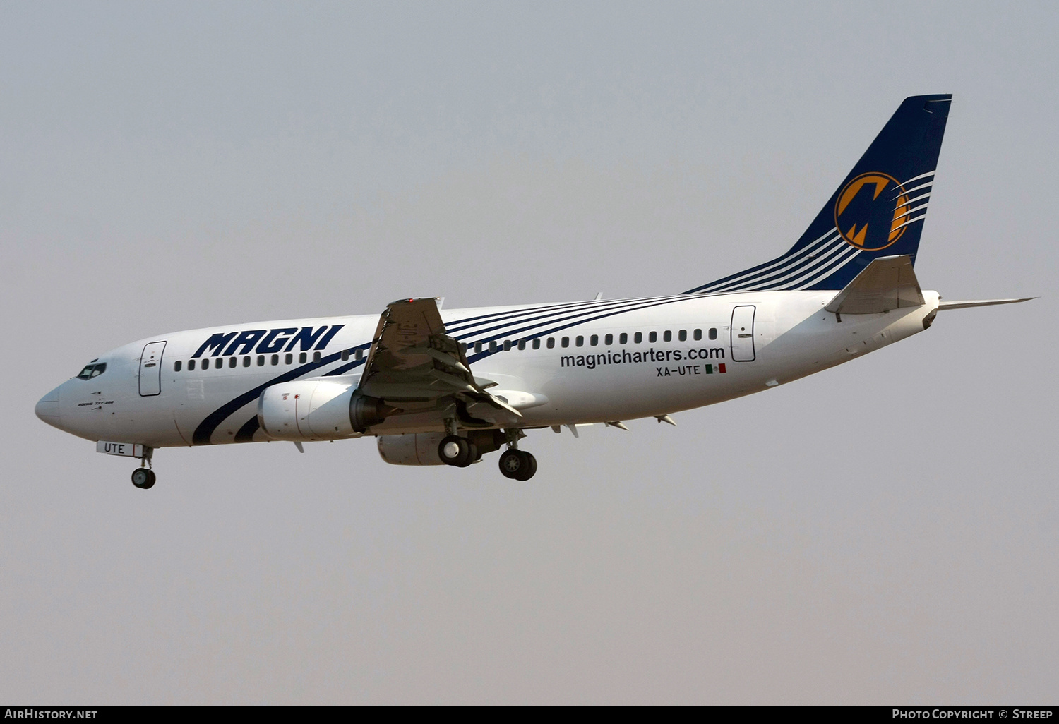 Aircraft Photo of XA-UTE | Boeing 737-322 | Magnicharters | AirHistory.net #148089