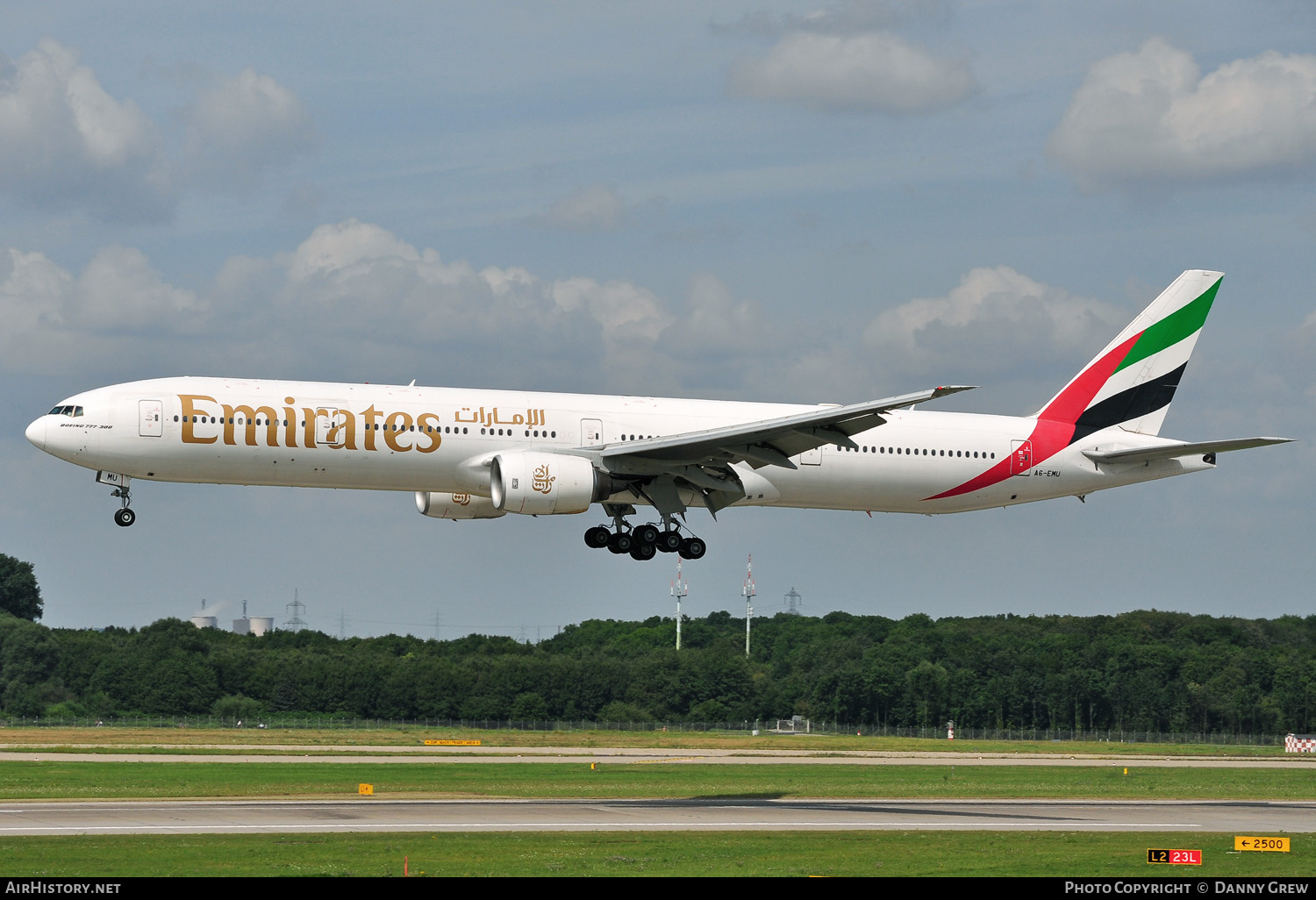 Aircraft Photo of A6-EMU | Boeing 777-31H | Emirates | AirHistory.net #148120