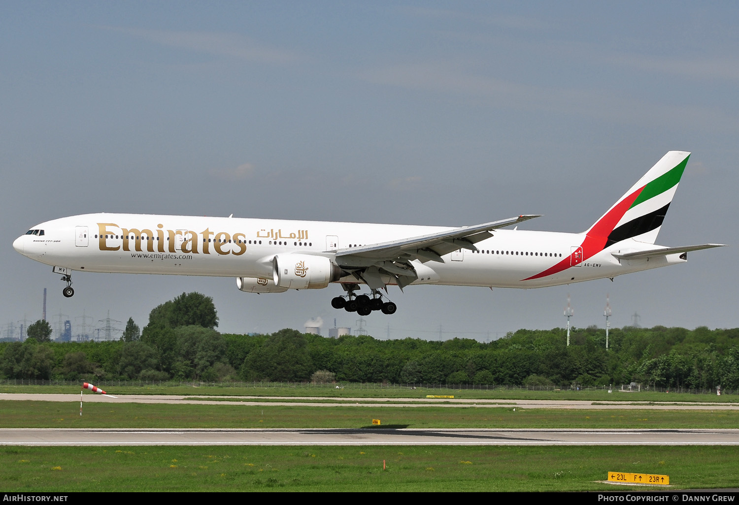 Aircraft Photo of A6-EMV | Boeing 777-31H | Emirates | AirHistory.net #148261
