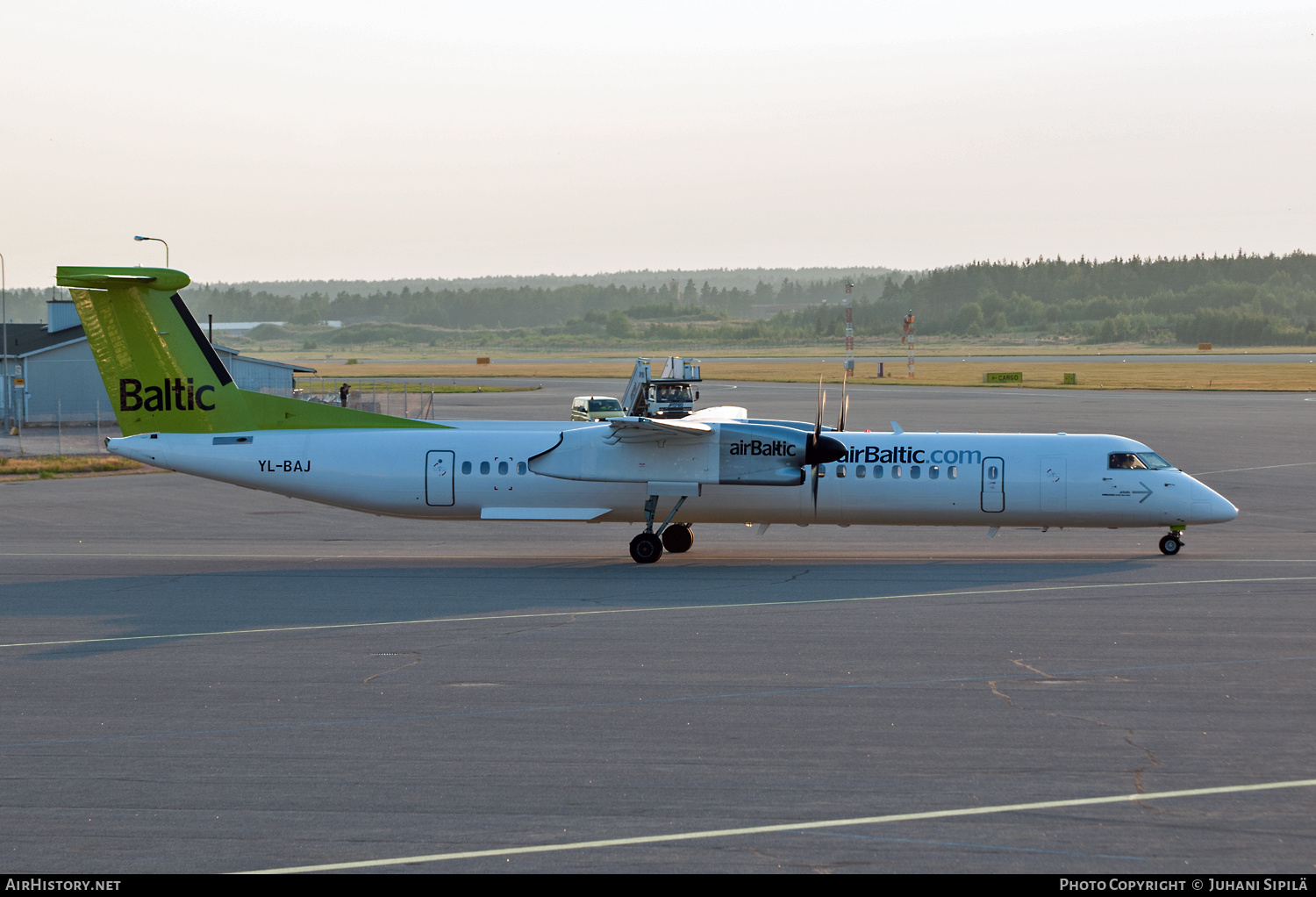Aircraft Photo of YL-BAJ | Bombardier DHC-8-402 Dash 8 | AirBaltic | AirHistory.net #148327