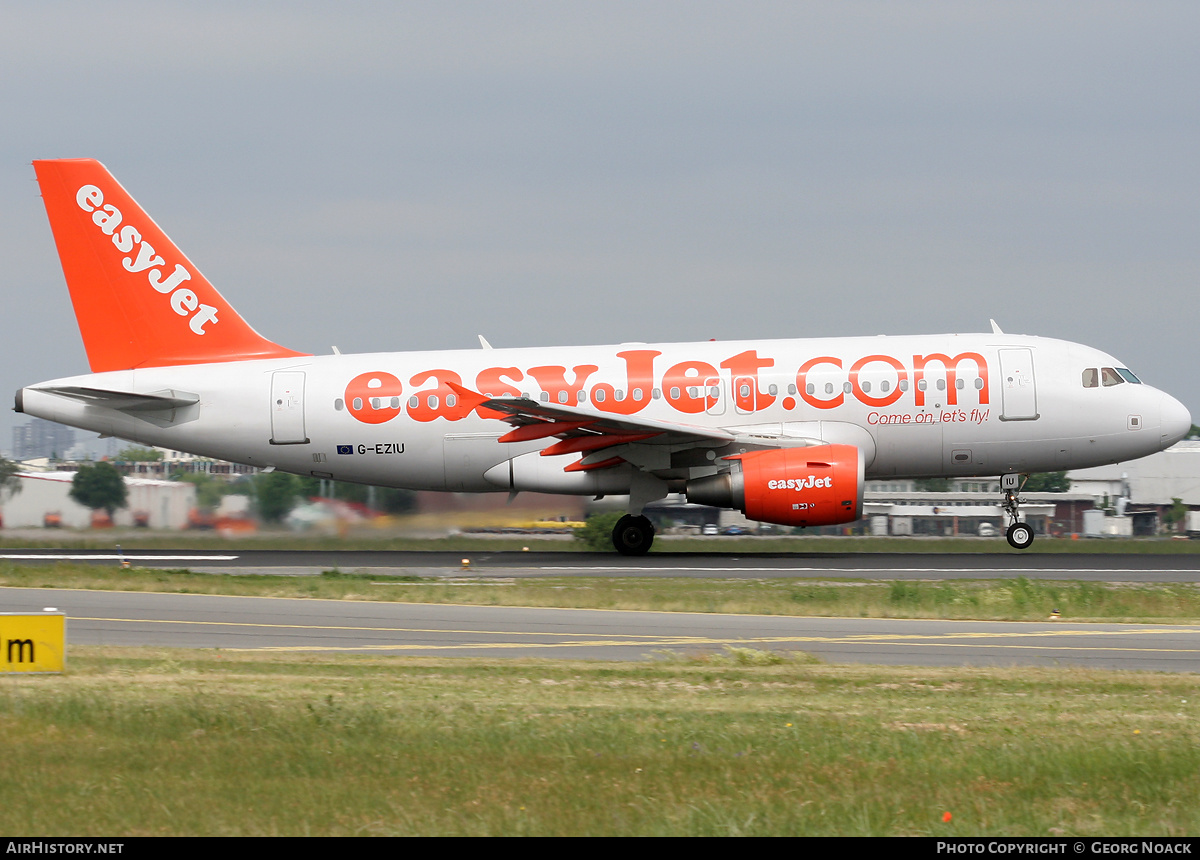 Aircraft Photo of G-EZIU | Airbus A319-111 | EasyJet | AirHistory.net #148430