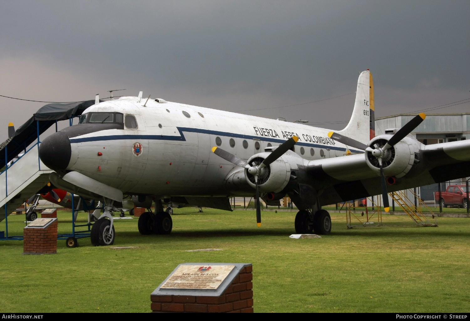 Aircraft Photo of FAC690 | Douglas DC-4-1009 | Colombia - Air Force | AirHistory.net #148793