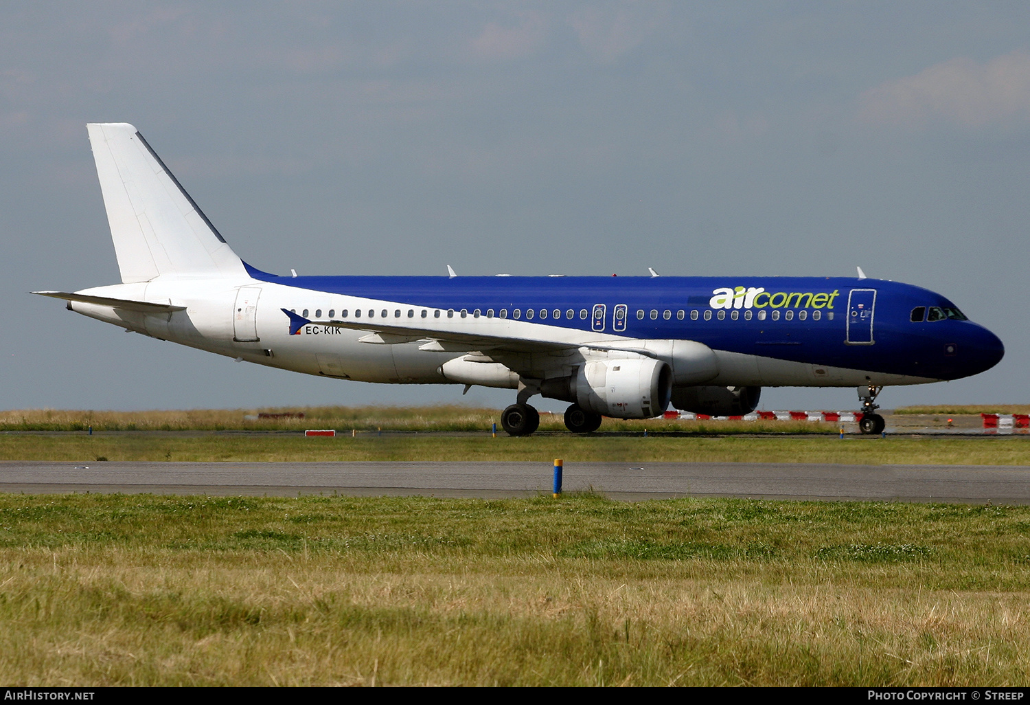Aircraft Photo of EC-KIK | Airbus A320-211 | Air Comet | AirHistory.net #148801