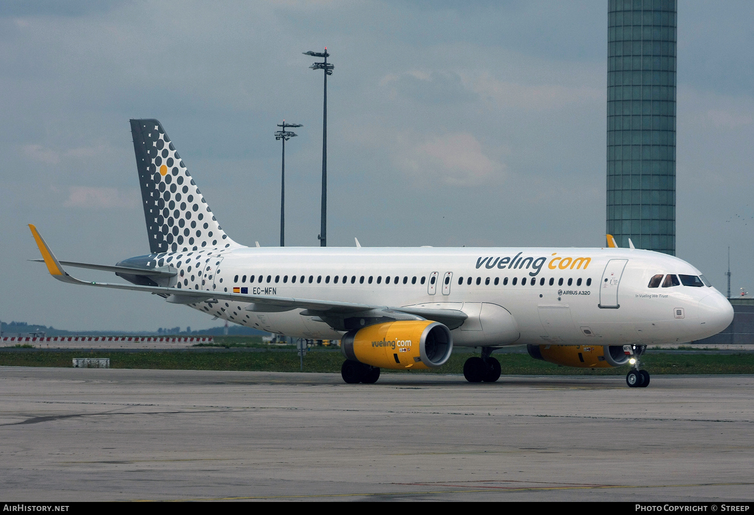 Aircraft Photo of EC-MFN | Airbus A320-232 | Vueling Airlines | AirHistory.net #148803