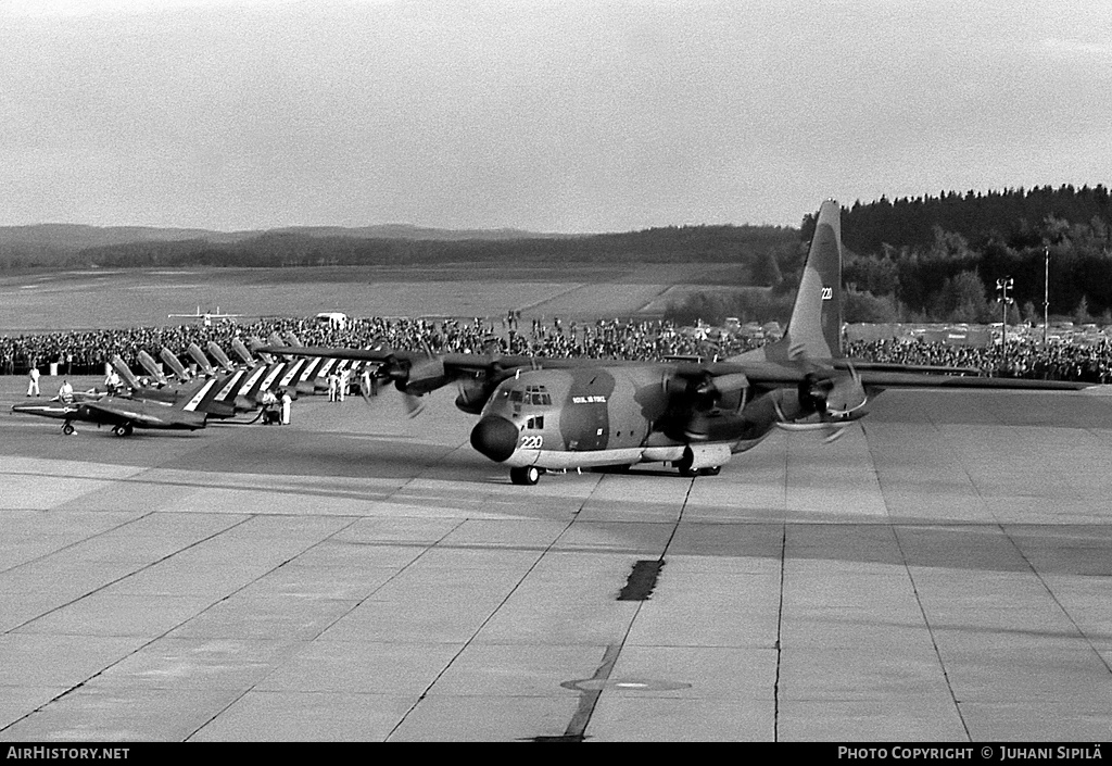 Aircraft Photo of XV220 | Lockheed C-130K Hercules C1 (L-382) | UK - Air Force | AirHistory.net #149054