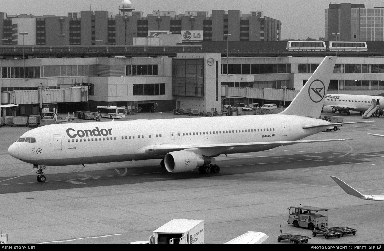 Aircraft Photo of D-ABUD | Boeing 767-330/ER | Condor Flugdienst | AirHistory.net #149223