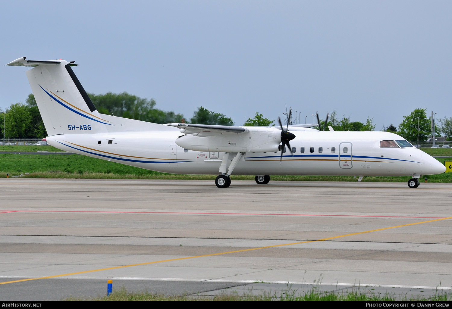 Aircraft Photo of 5H-ABG | Bombardier DHC-8-315Q Dash 8 | AirHistory.net #149287