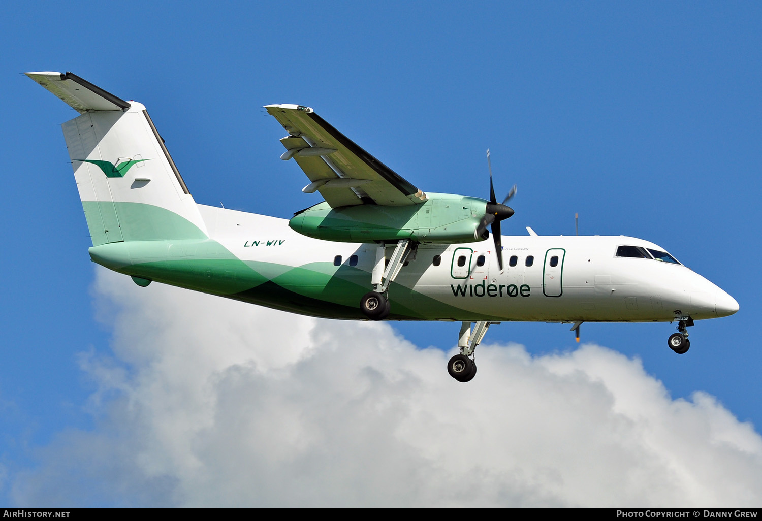 Aircraft Photo of LN-WIV | De Havilland Canada DHC-8-102 Dash 8 | Widerøe | AirHistory.net #149290