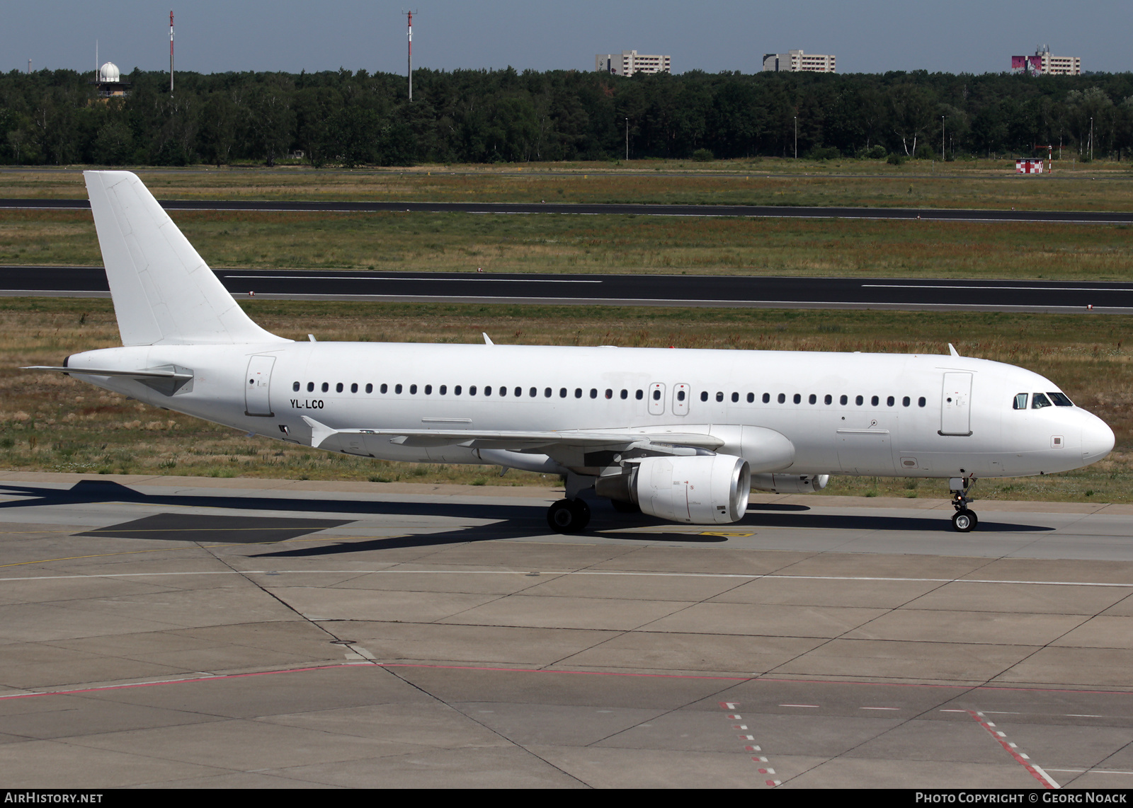 Aircraft Photo of YL-LCO | Airbus A320-214 | AirHistory.net #149326