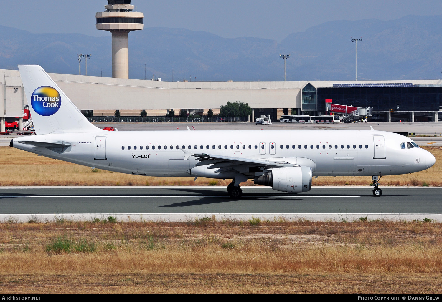 Aircraft Photo of YL-LCI | Airbus A320-214 | Thomas Cook Airlines | AirHistory.net #149785