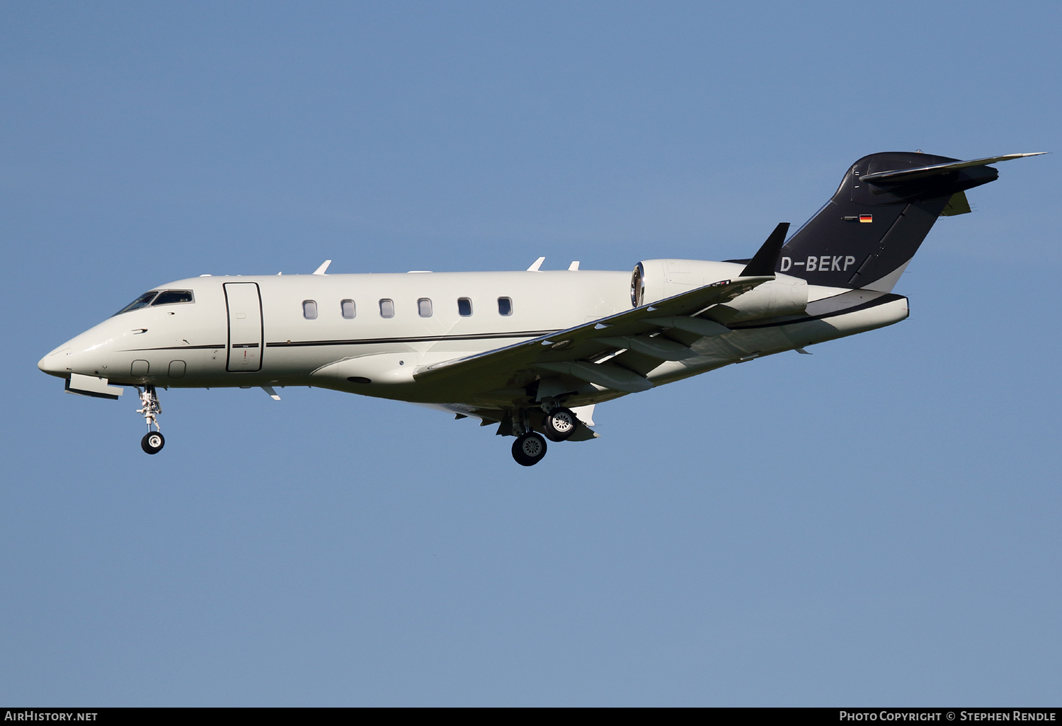 Aircraft Photo of D-BEKP | Bombardier Challenger 300 (BD-100-1A10) | AirHistory.net #149803